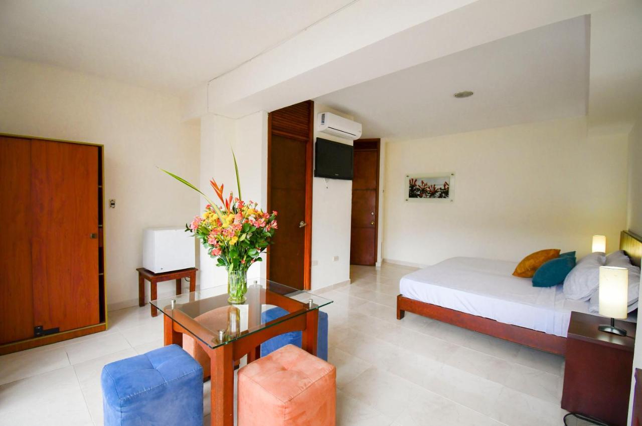 Hotel Monarca Armenia Buitenkant foto