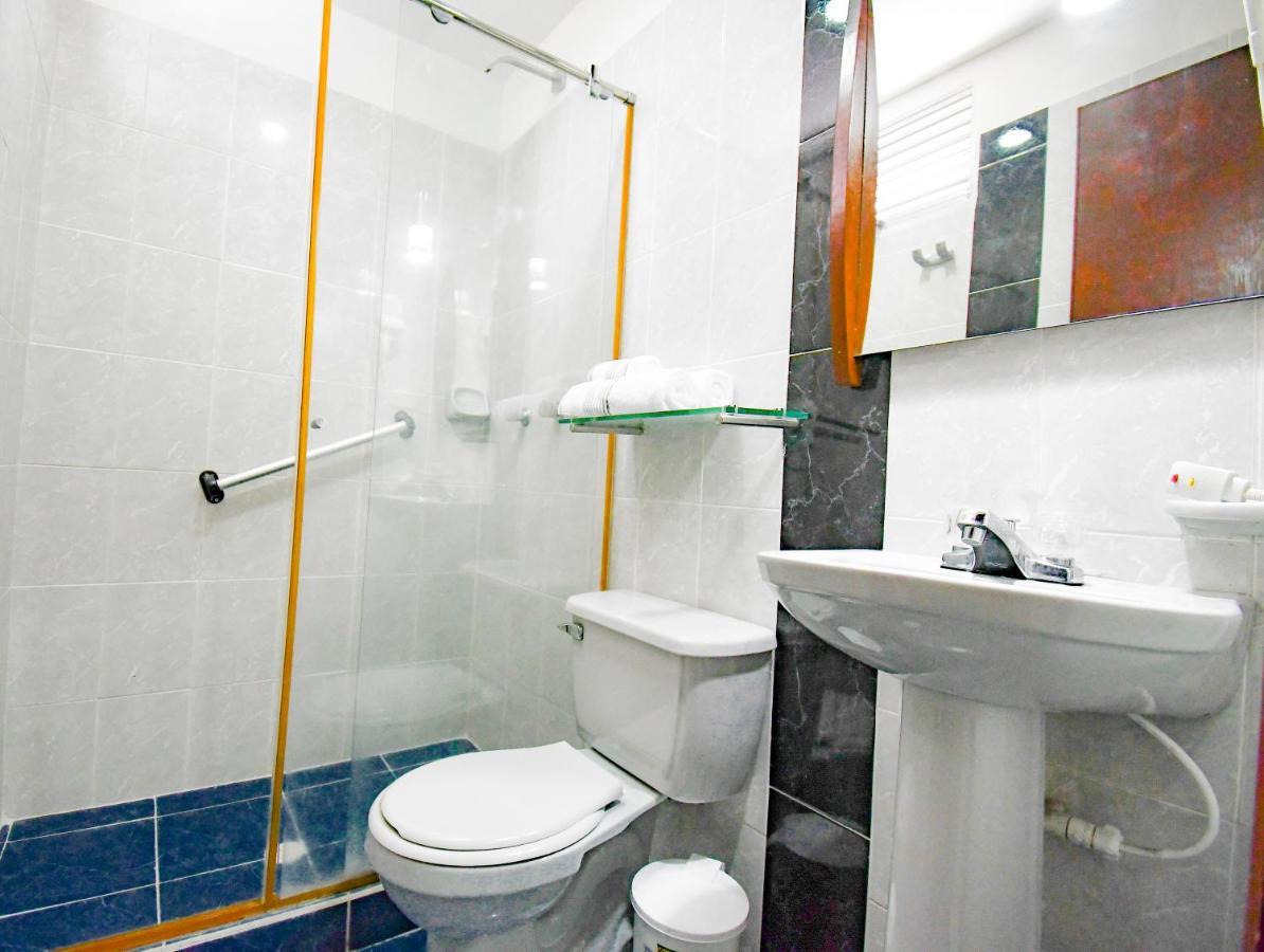 Hotel Monarca Armenia Buitenkant foto