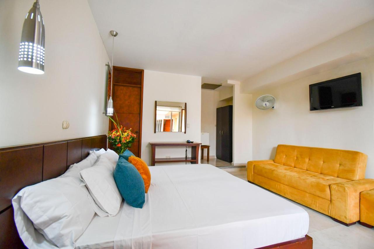 Hotel Monarca Armenia Buitenkant foto