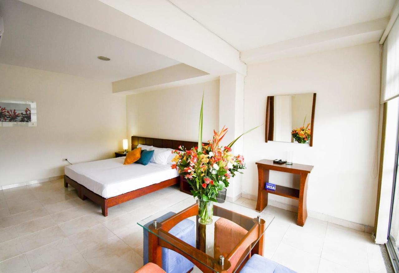 Hotel Monarca Armenia Buitenkant foto