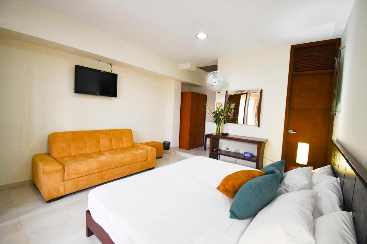 Hotel Monarca Armenia Buitenkant foto