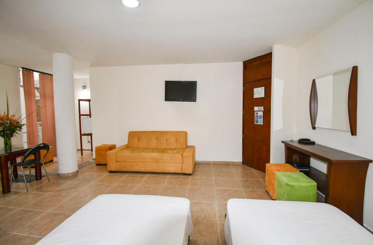 Hotel Monarca Armenia Buitenkant foto
