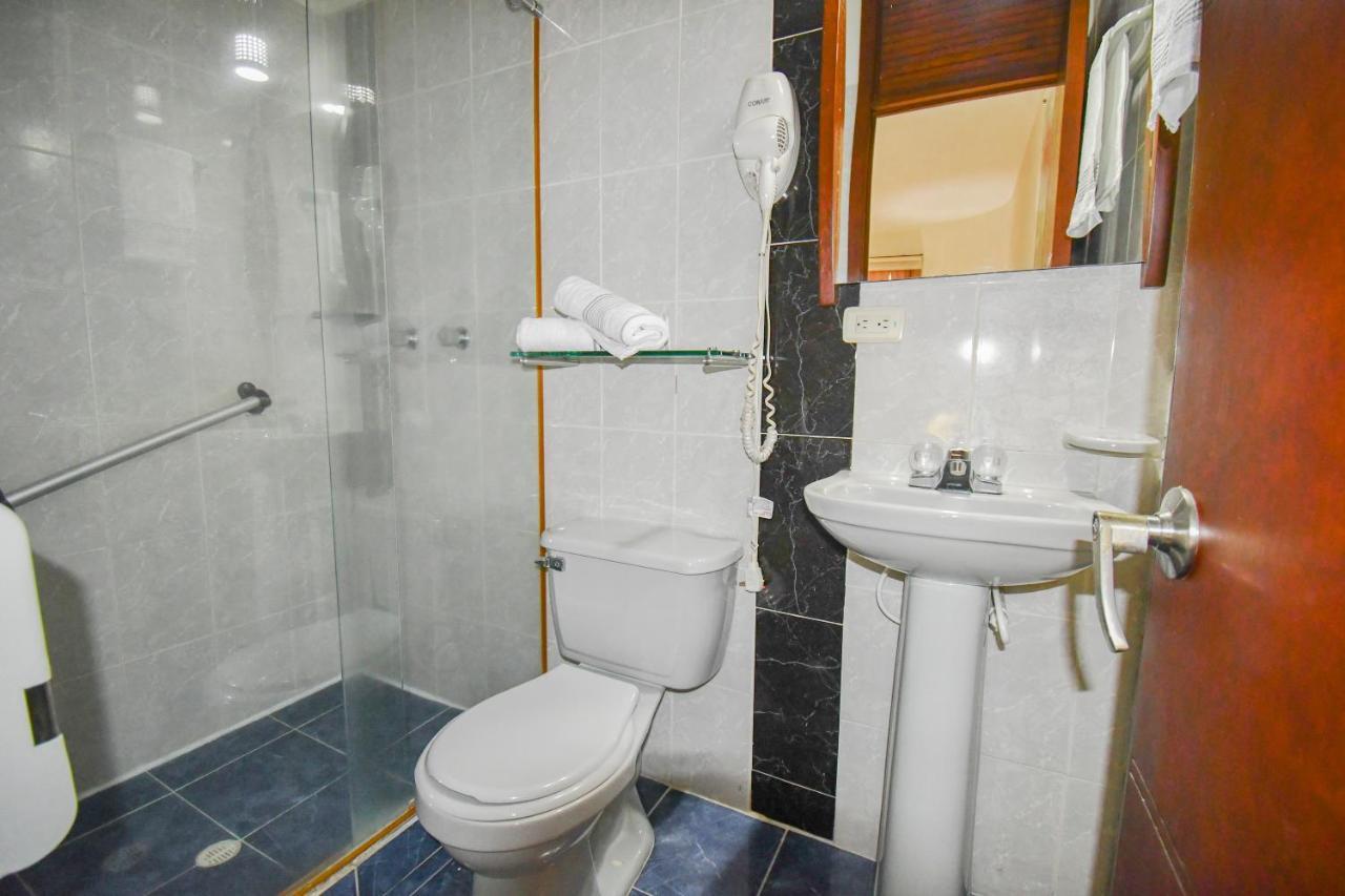 Hotel Monarca Armenia Buitenkant foto