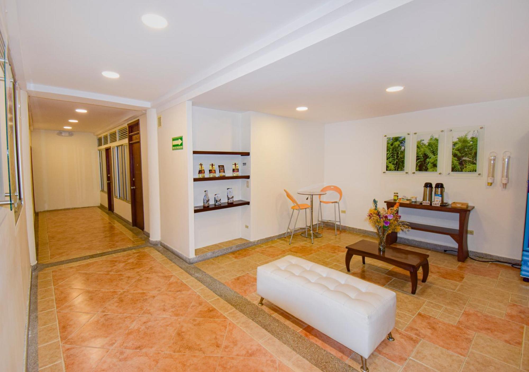 Hotel Monarca Armenia Buitenkant foto