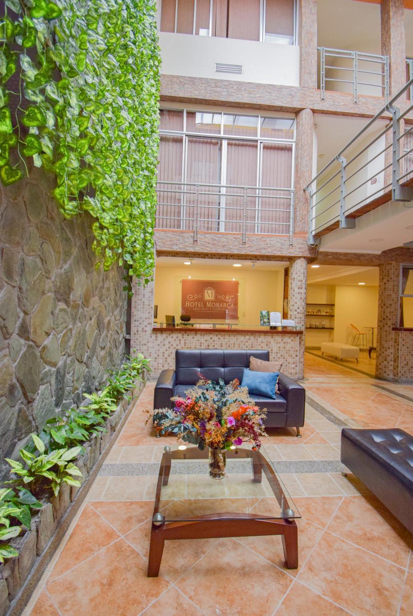 Hotel Monarca Armenia Buitenkant foto